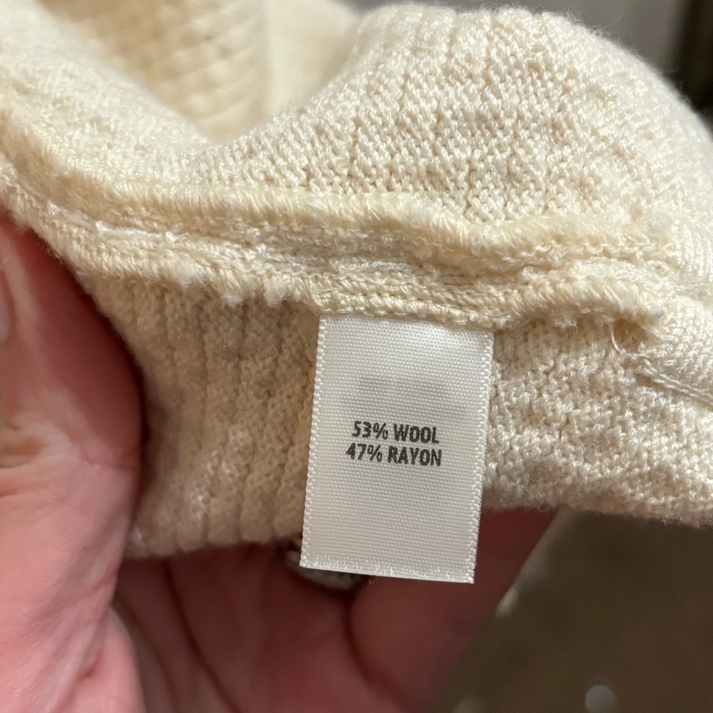 St. John Collection Cardigan - Picture 4 of 5